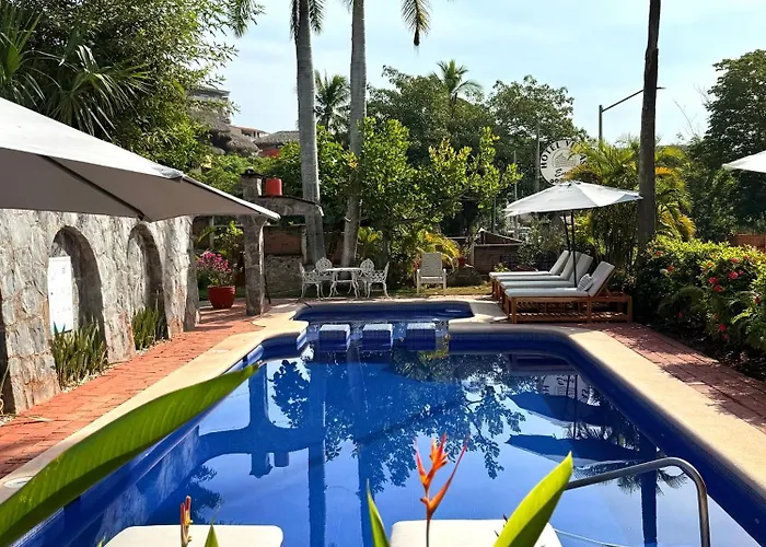 Ema 2* Zihuatanejo